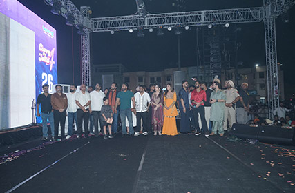 Carry on Jatta - 4 Star Cast Visit